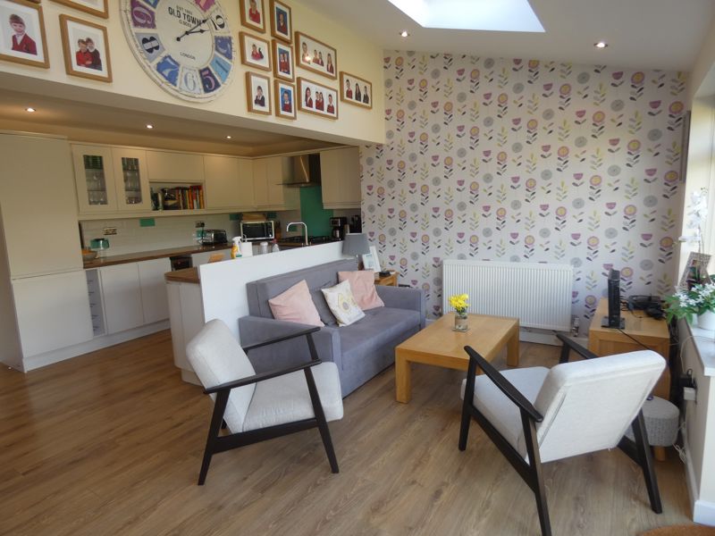 Diner/Kitchen- click for photo gallery